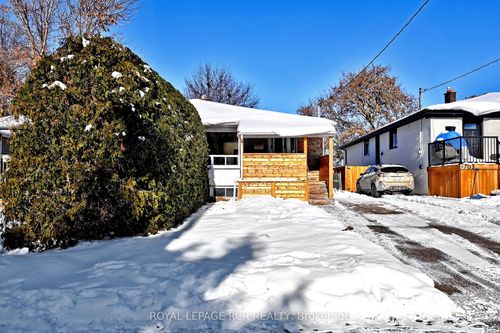 701 Sunnypoint Dr, Newmarket, ON, L3Y2Z7 | Card Image