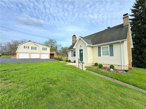 7 W Pine St, Delmont, PA, 15626-1332 | Card Image