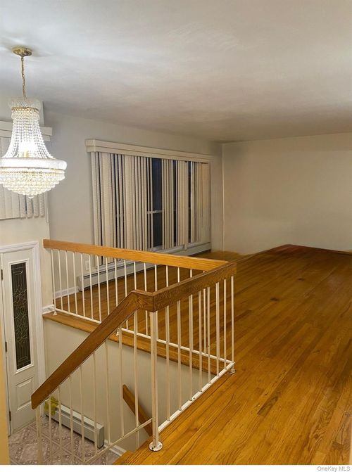 400 Newbridge Rd, East Meadow, NY, 11554-4116 | Card Image