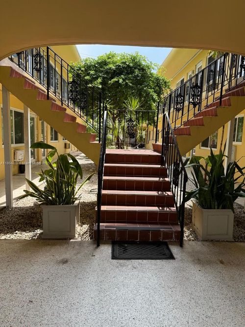 apt-4-65 Washington Ave, Miami Beach, FL, 33139-7332 | Card Image