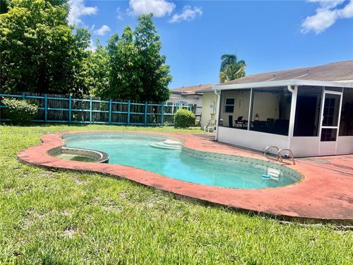 326 Sw 79th Way, North Lauderdale, FL, 33068-1131 | Card Image