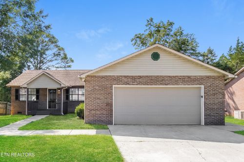 7456 Lyle Bend Ln, Knoxville, TN, 37918-6325 | Card Image