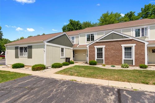 2764 Walden Woods Blvd, Jackson, MI, 49201-8115 | Card Image