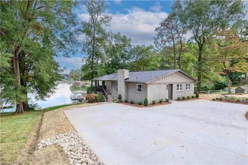 3272 Bass Dr, Sherrills Ford, NC, 28673-7712 | Card Image