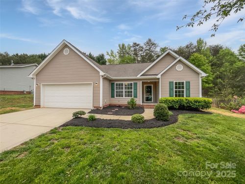 526 Pennyfields Ln, Clover, SC, 29710-8267 | Card Image