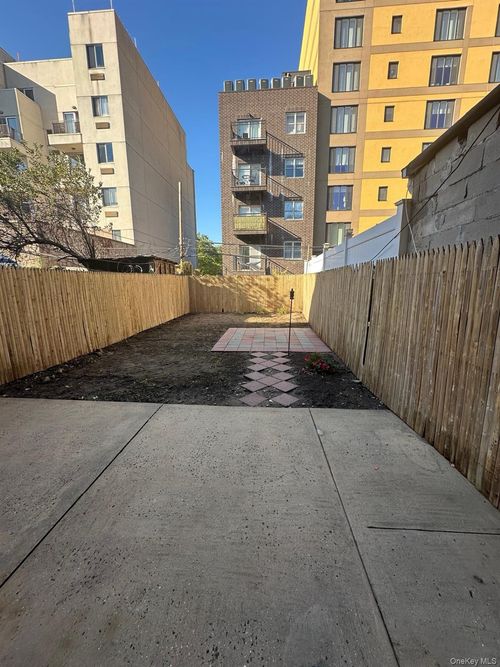 one-garden-level-21 Vernon Avenue, New York, NY, 11206 | Card Image