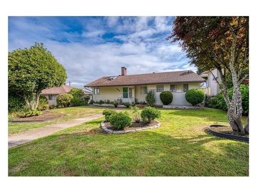 lower-suite-5640 Sardis Crescent, Burnaby, BC, V3E3N2 | Card Image