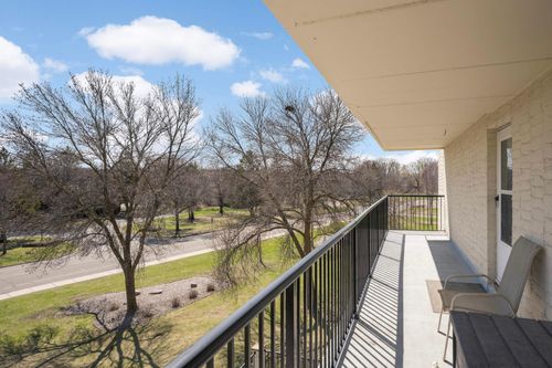 apt-420-10501 Cedar Lake Rd, Minnetonka, MN, 55305-3310 | Card Image