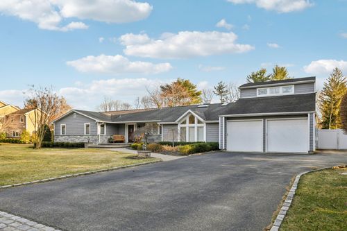 135 Hickman St, Syosset, NY, 11791-1607 | Card Image