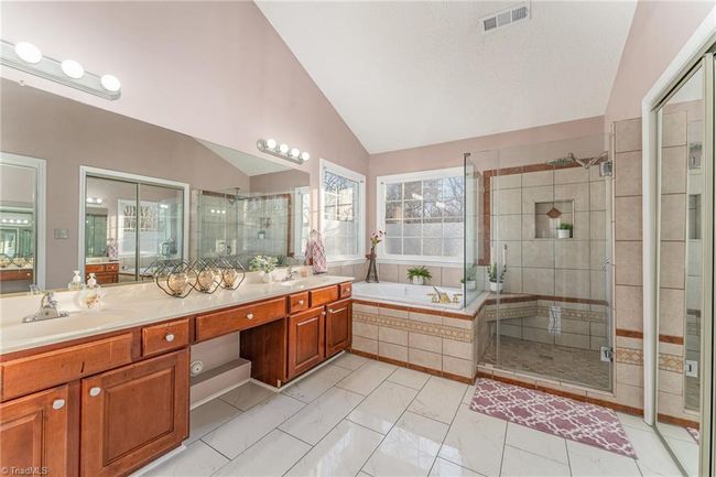 Primary Bathroom | Image 28