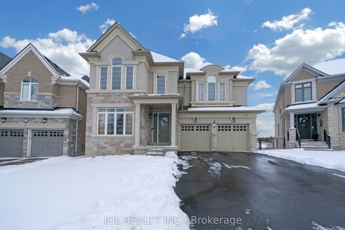 70 Forest Edge Cres, Holland Landing, ON, L9N0S6 | Card Image