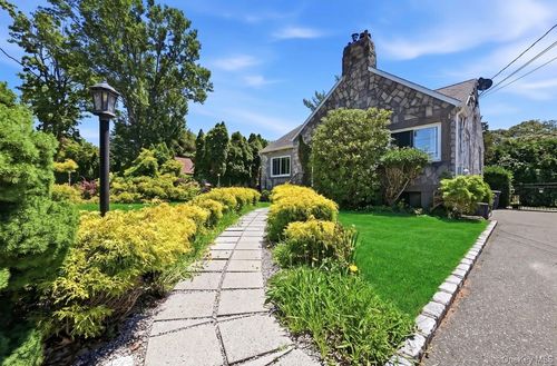 26 Hickory Rd, Rocky Point, NY, 11778-8709 | Card Image