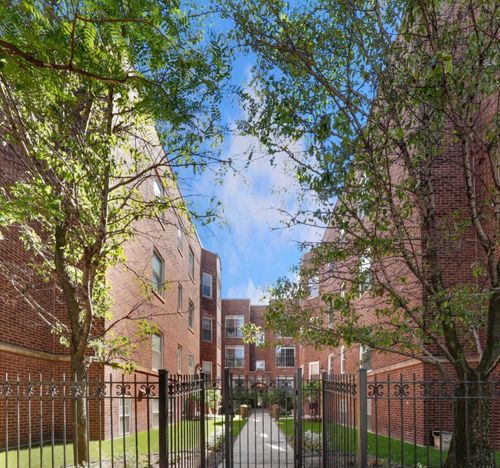 3-5884 Ridge Ave, Chicago, IL, 60660-5597 | Card Image