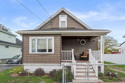 22 Davis St, Malden, MA, 02148-6109 | Card Image