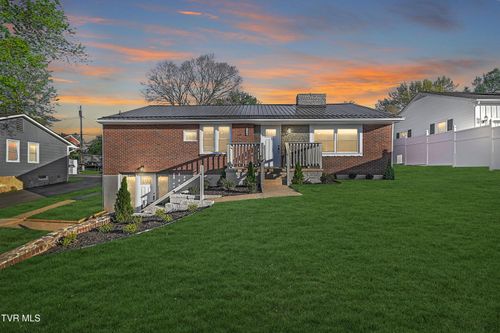 1118 Sevier Terrace Dr, Kingsport, TN, 37660-3121 | Card Image