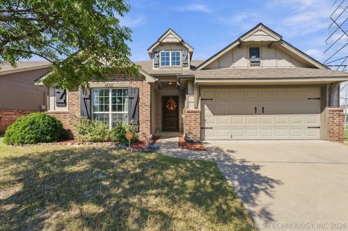 4001 104th Ct, Jenks, OK, 74037-1915 | Card Image