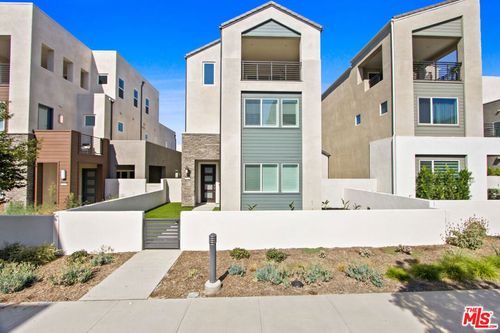 147 Sawbuck, Irvine, CA, 92618-1495 | Card Image