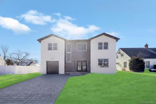 62 Haven Ln, Levittown, NY, 11756-2507 | Card Image