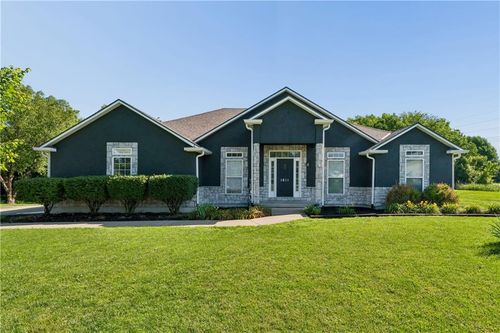 1611 Deer Run Rd, Oak Grove, MO, 64075-5210 | Card Image