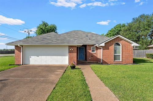 316 Evergreen Ct, Hewitt, TX, 76643-3927 | Card Image