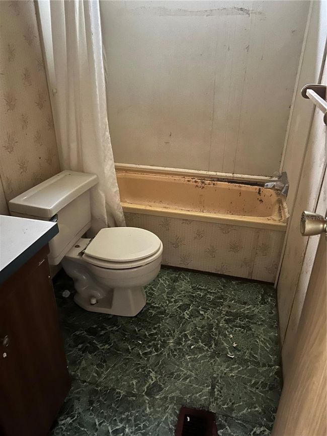 13461 Ne 15 Th Ter, House other with 3 bedrooms, 2 bathrooms and null parking in Trenton FL | Image 5