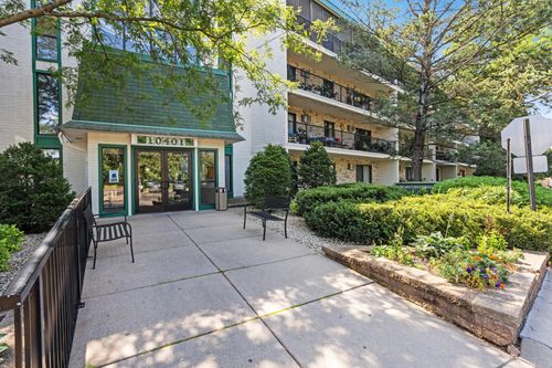 unit-201-10401 Cedar Lake Rd, Minnetonka, MN, 55305-3267 | Card Image