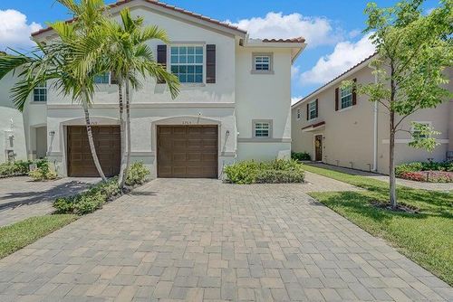 6765 Broadwater Ln, Lake Worth, FL, 33467-8601 | Card Image