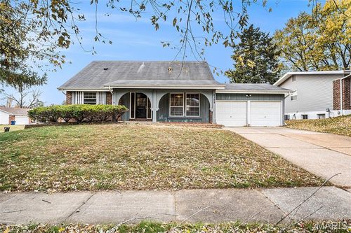 4398 Varano Dr, Florissant, MO, 63033-6923 | Card Image