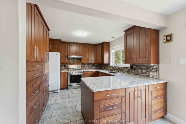 1426 Larkhaven Cres, House other with 3 bedrooms, 4 bathrooms and 4 parking in Orleans ON | Image 9
