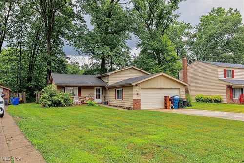26332 Redwood Dr, Olmsted Falls, OH, 44138-2556 | Card Image