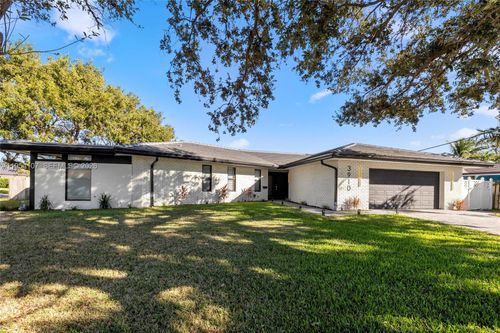 3910 Ne 27th Ter, Lighthouse Point, FL, 33064-8406 | Card Image