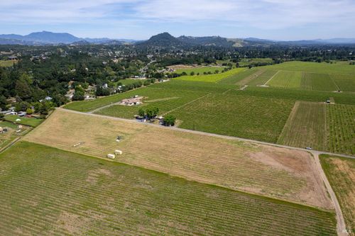835 Dry Creek Rd, Healdsburg, CA, 95448-9709 | Card Image