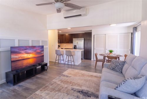 21t-594 Mananai Pl, Honolulu, HI, 96818-5321 | Card Image