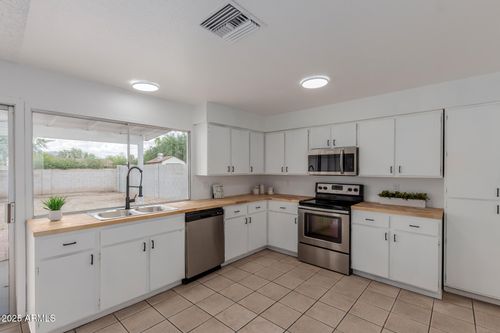 9540 N 66th Dr, Glendale, AZ, 85302-2804 | Card Image