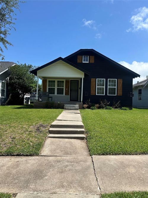 2216 New Jersey St, Baytown, TX, 77520-6052 | Card Image