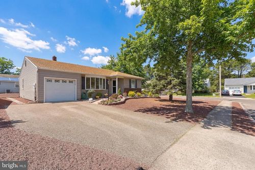 13 Thornton Rd, Toms River, NJ, 08757-6323 | Card Image