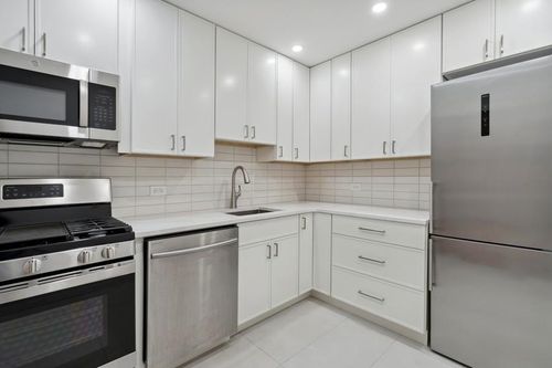 apt-104-45 River Dr, Jersey City, NJ, 07310-3700 | Card Image