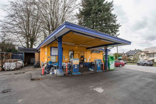 916 Eighth St, New Westminster, BC, V3M3T2 | Card Image
