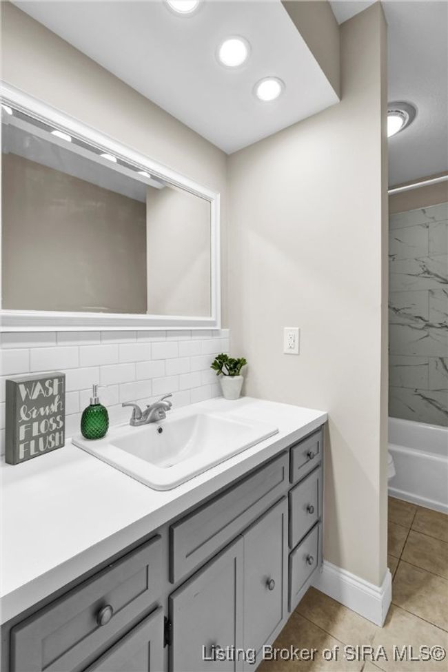 1801 Cliffwood Ct, Home with 4 bedrooms, 3 bathrooms and null parking in New Albany IN | Image 25