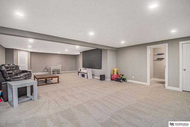 18514 Olive Cir, House other with 4 bedrooms, 4 bathrooms and 3 parking in Omaha NE | Image 32