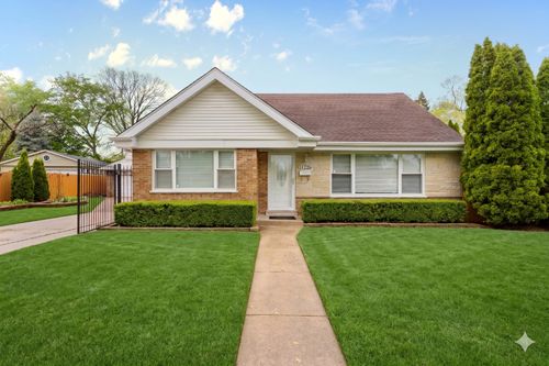 11226 Mandel Avenue, Westchester, IL, 60154 | Card Image