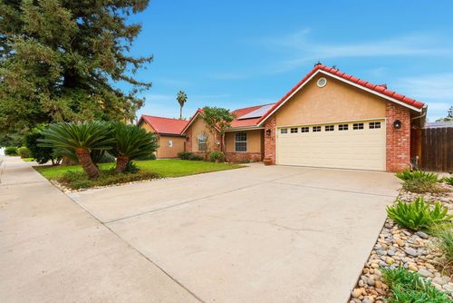 1126 N Crenshaw St, Visalia, CA, 93291-7885 | Card Image