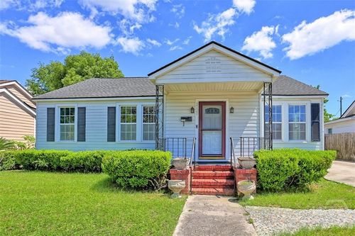 2120 E 39th St, Savannah, GA, 31404-3831 | Card Image