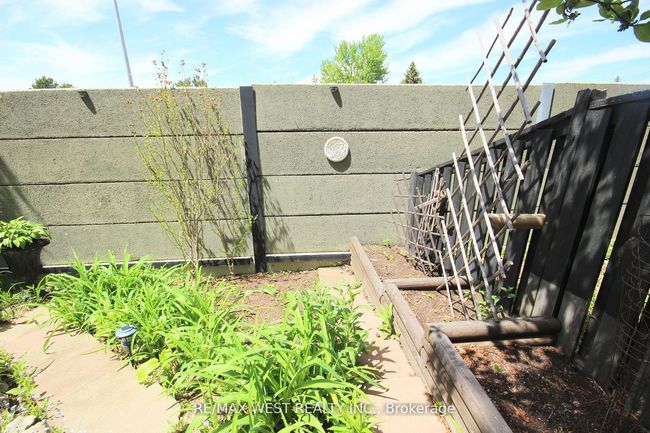 425 Hansen Rd N, House other with 4 bedrooms, 3 bathrooms and 4 parking in Brampton ON | Image 43