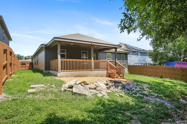 9814 Shawnee Blf, House other with 4 bedrooms, 2 bathrooms and null parking in Converse TX | Image 28