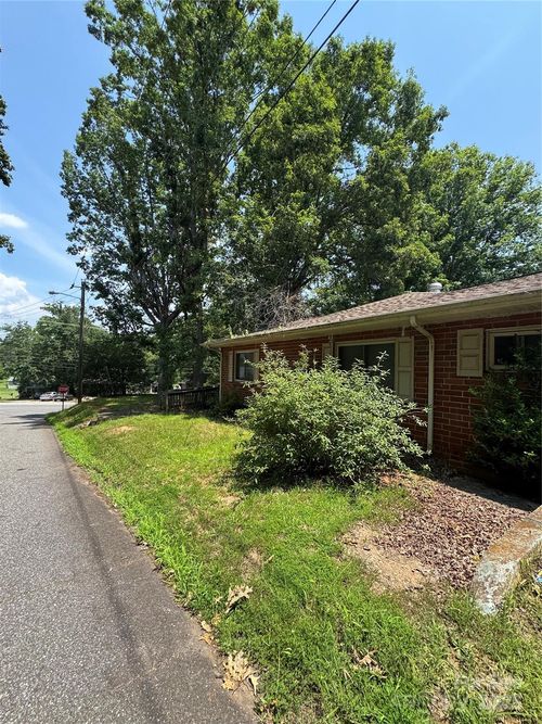 1300 E Union St, Morganton, NC, 28655-5379 | Card Image