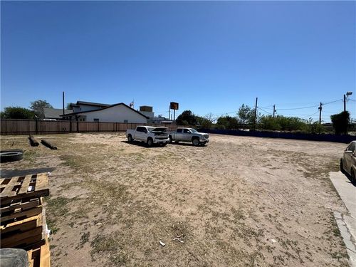 2205 Newport St, McAllen, TX, 78501-7250 | Card Image