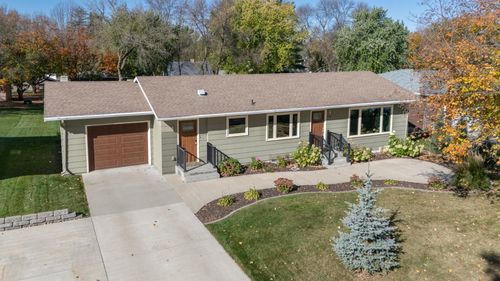 606 5th St Se, Pelican Rapids, MN, 56572-4622 | Card Image