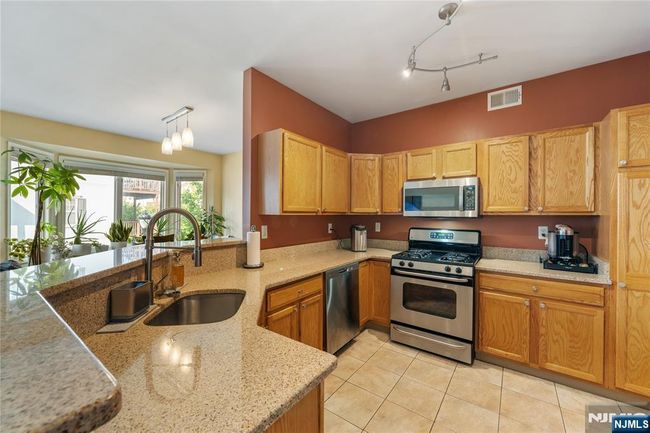 34 George Russell Way, Condo with 2 bedrooms, 3 bathrooms and null parking in Clifton NJ | Image 11