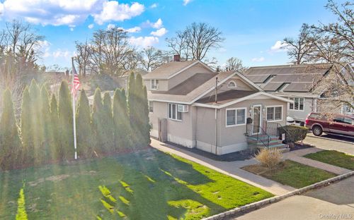 253 S 7th Street, Babylon, NY, 11757 | Card Image